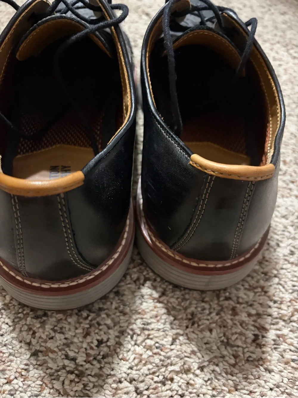 Johnston & Murphy sz 12 Men's Black Wingtip Dress Shoes with Brown traditional